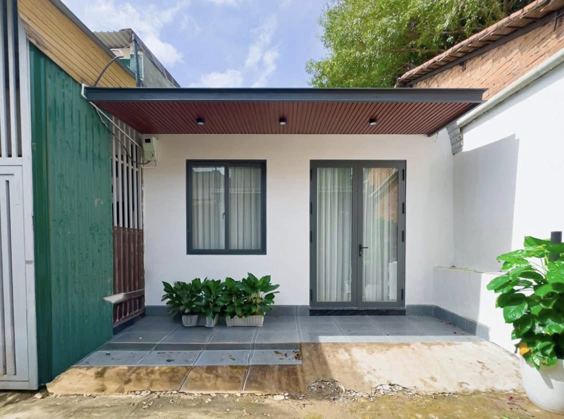 Bán nhà hẻm Hùng Vương, Buôn Ma Thuột, 5x17m, nở hậu, full nội thất cao cấp, giá tốt