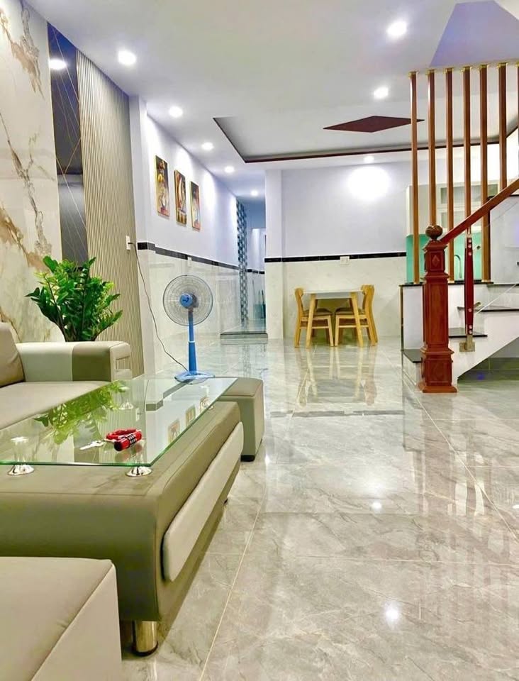 Siêu phẩm nhà 2 tầng vừa hoàn công, sổ riêng sẵn sàng giao dịch, tọa lạc tại đường ô tô phường Tăng Nhơn Phú