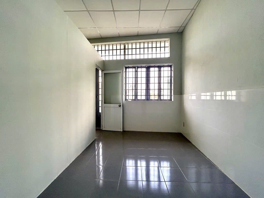 Nhà 2 lầu 2 ngủ , sổ hồng, gần Nhà thờ Thủ Đức - 3.8 tỷ