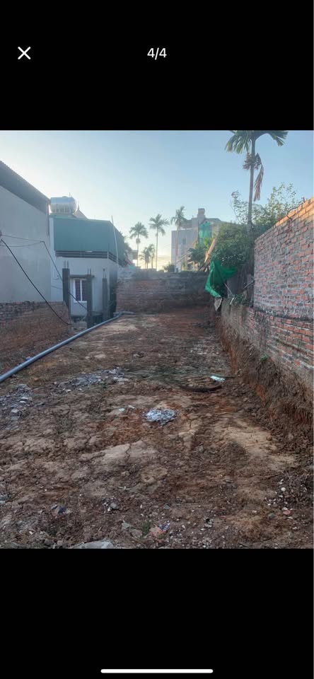 Tọa lạc tại vị trí đắc địa thuộc trung tâm Giếng Đáy, gần kề Nhà Văn Hóa Khu 3A