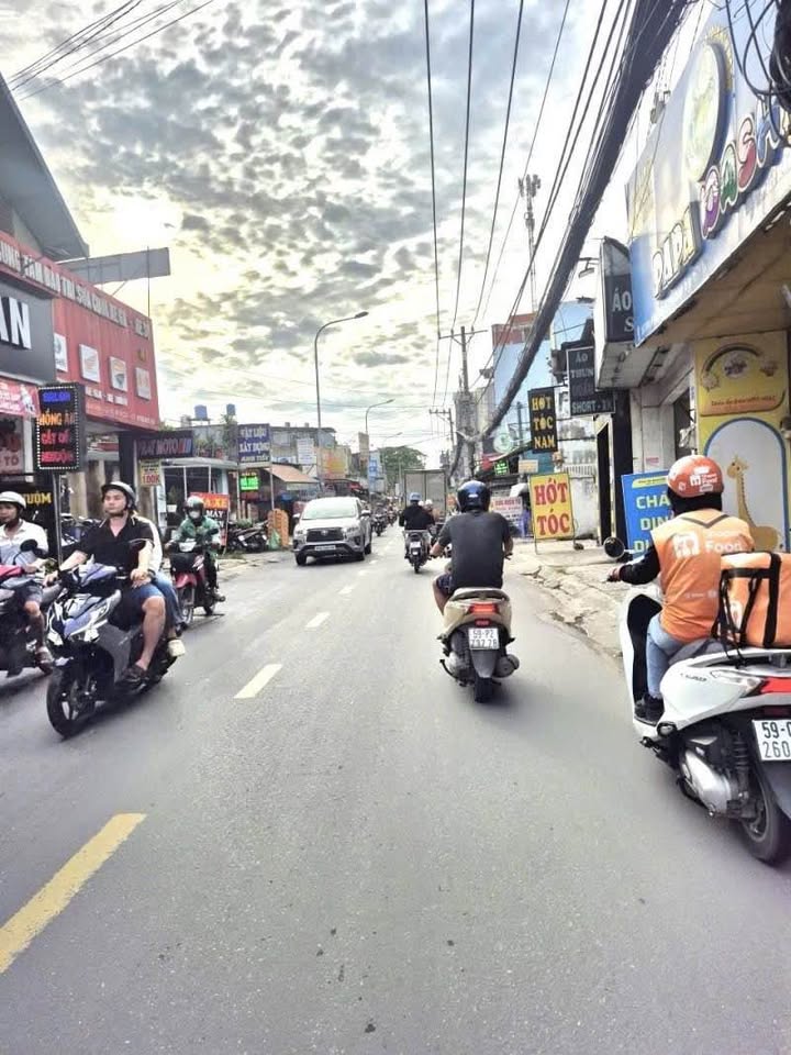 Nhà 3 tầng hẻm ô tô thông, sát Gò Vấp, sổ hồng sẵn sàng giao dịch