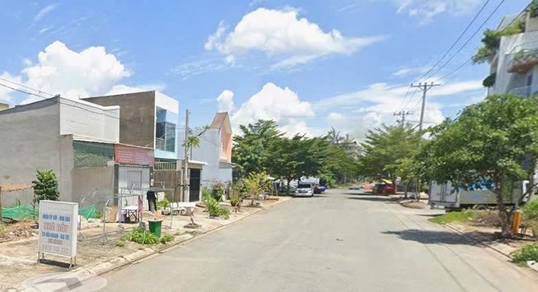 Nhà cấp 4 kiên cố, tự xây với móng băng vững chắc, sẵn sàng chào đón chủ nhân mới tại địa chỉ 512/14/21 Nguyễn Văn Tạo