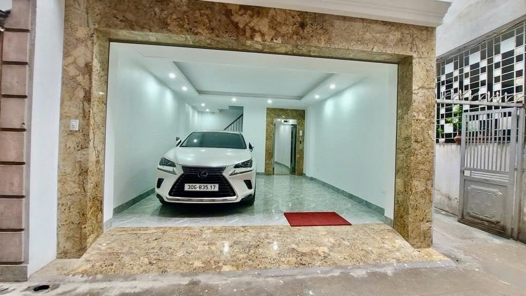 Bán nhà 45m2, 7 tầng, thang máy, ô tô vào nhà tại Hồ Tùng Mậu, Nam Từ Liêm, giá chỉ 15,7 tỷ