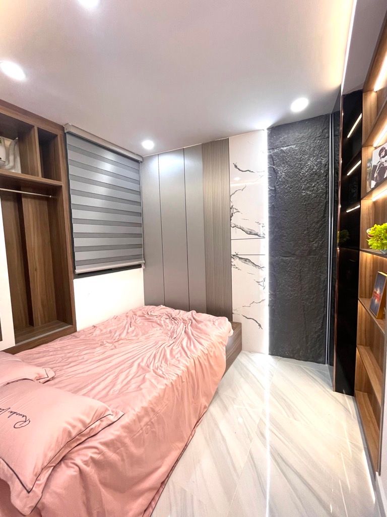 Nhà 4 tầng hẻm xe hơi đỗ cửa, gần công viên Làng Hoa, Gò Vấp, tặng full nội thất