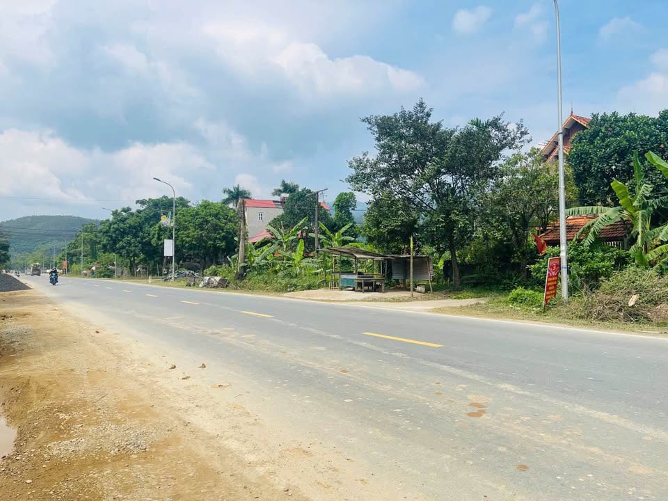 Tọa lạc trên trục Quốc lộ 6 sầm uất, xã Lương Sơn, thành phố Việt Trì, tỉnh Phú Thọ