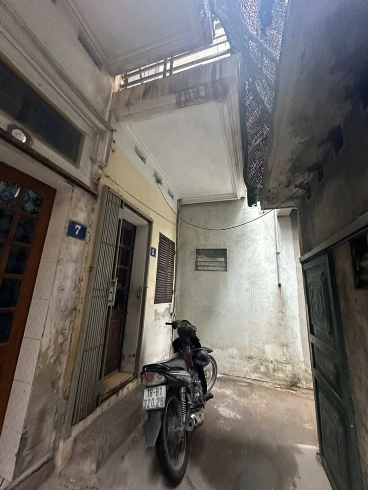 Ngôi nhà 2 tầng xinh xắn tọa lạc tại ngõ nông đường Giải Phóng