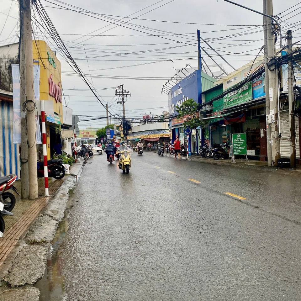 Bán gấp 2 căn nhà liền kề vị trí đắc địa ngay chợ Ngã 5, thuộc phường An Hội, thành phố Bến Tre