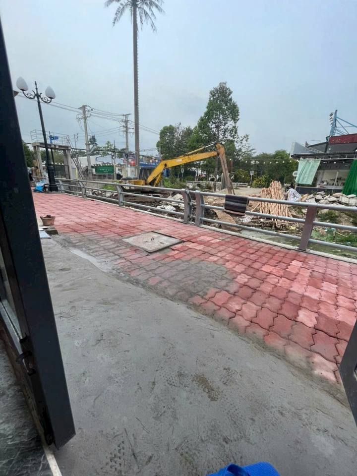 Nhà 2 mặt tiền đường 30/4, Sóc Trăng, kinh doanh sầm uất