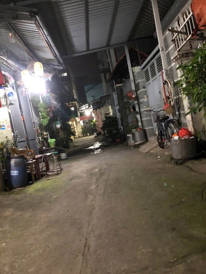 Ngôi nhà tọa lạc tại hẻm xe hơi đường Phan Huy Ích, quận Tân Bình, thành phố Hồ Chí Minh