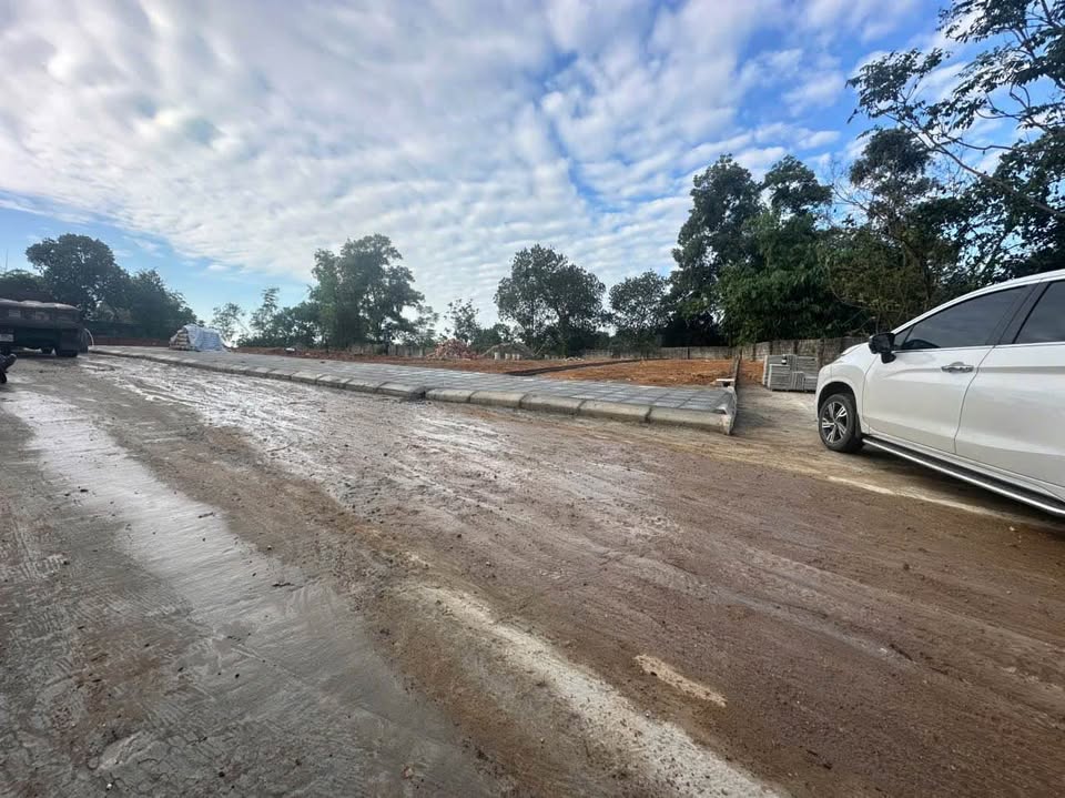 Bán đất Vĩnh Phúc, 115m2 thổ cư, đường đẹp ô tô tránh, có vỉa hè