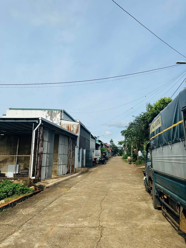 Đất xịn gần chợ đầu mối, 5m x 30m, hướng Đông Nam, giá iu thương