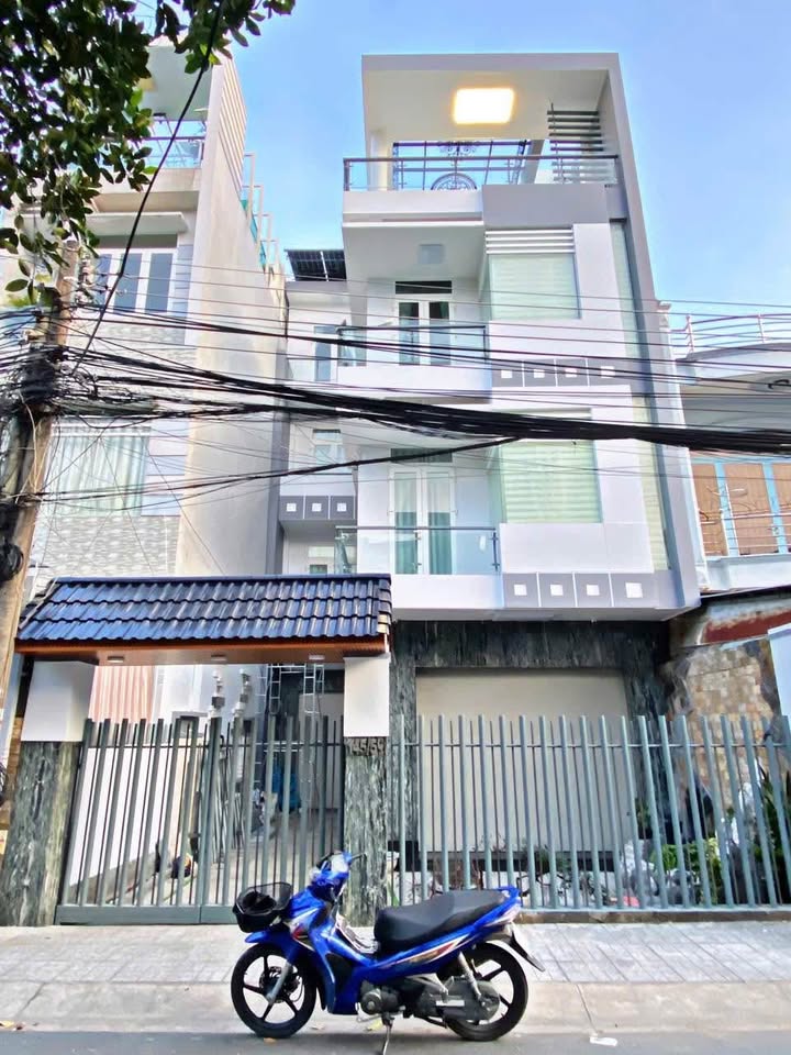 Biệt thự 1 trệt 3 lầu mặt tiền đường Kênh Đào, Mỹ Phước, Long Xuyên 139m²