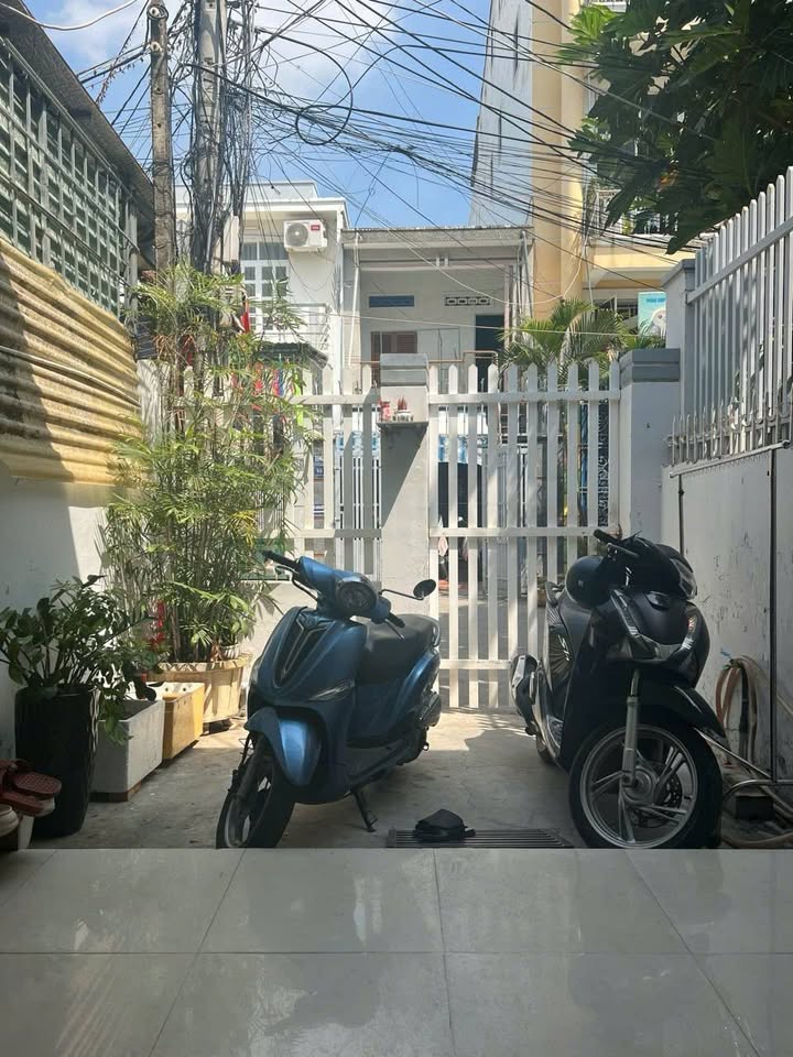 Nhà xinh hai ô tô né nhau, full nội thất, hướng Tây Bắc