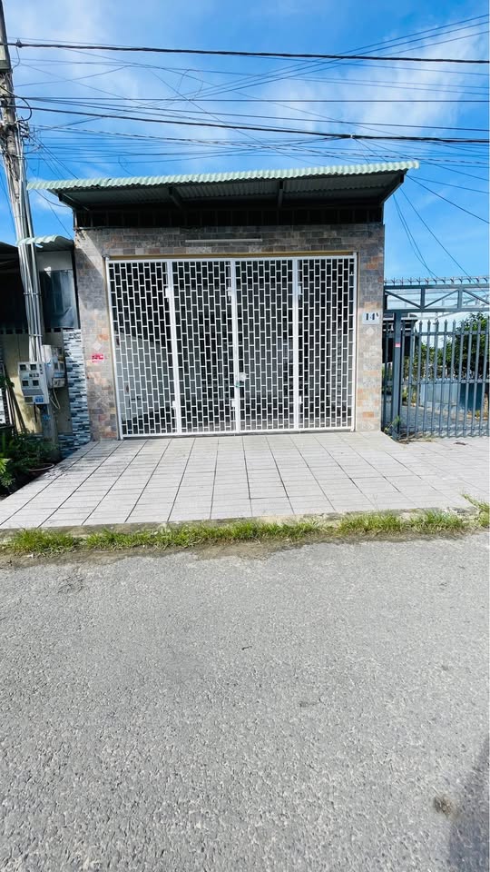 Nhà phố mặt tiền đường nhựa rộng 10m tại khu dân cư đông đúc, vị trí đắc địa 36 Ngô Quyền