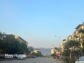 Bán nhà liền kề 3.5 tầng nằm ngay trục chính Quảng Trường Đề Thám, thành phố Cao Bằng