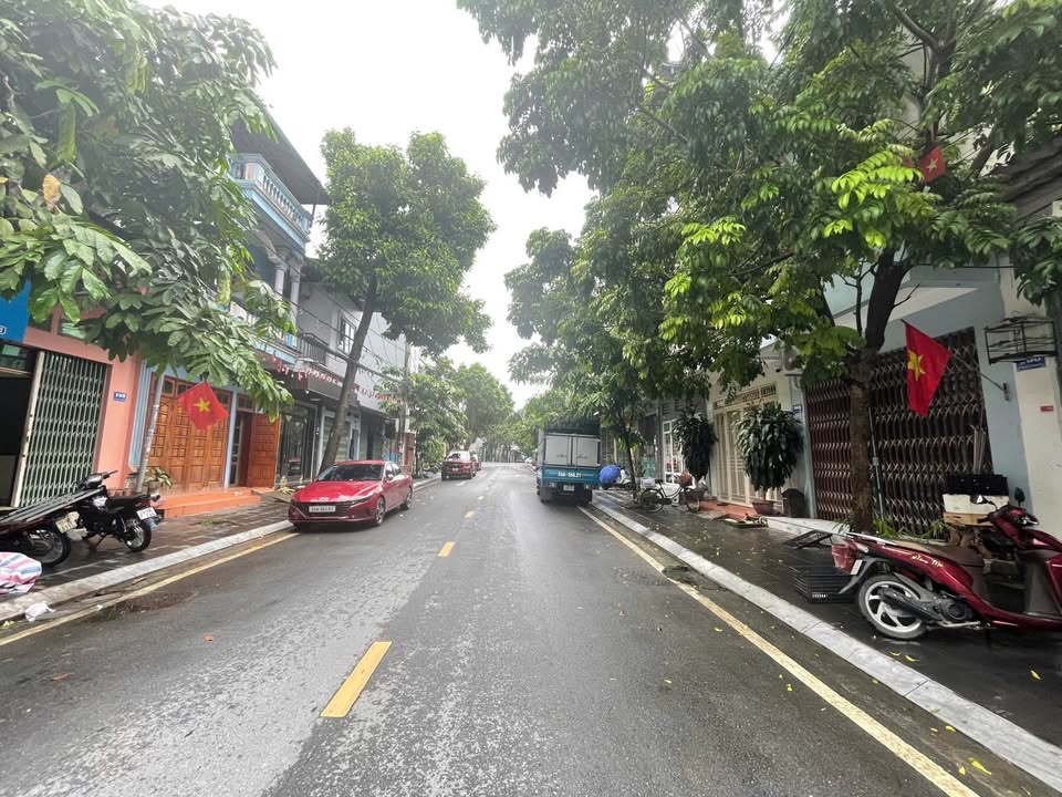 Nhà 2 mặt đường Nguyễn Khuyến, Nguyễn Huy Tưởng, 80m2, giá hời 2,5 tỷ