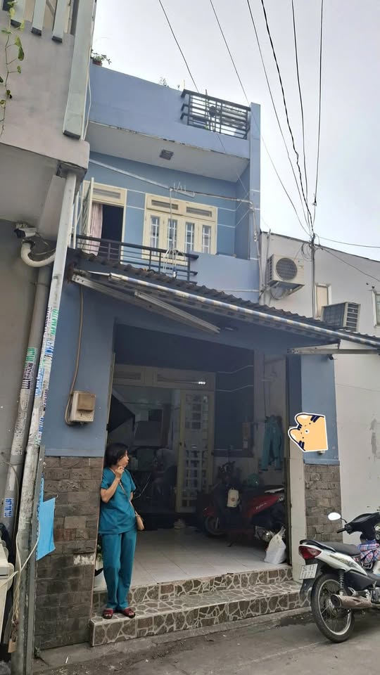 Nhà nằm trong hẻm ô tô rộng rãi, cách đường Bàu Cát không xa