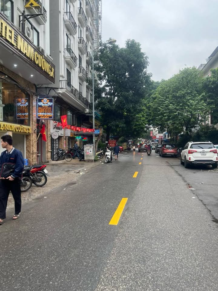 Nhà Cầu Giấy, gần trường đại học, thiết kế hiện đại, giá hời 8,3 tỷ