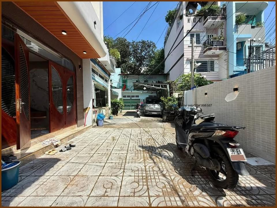 Nhà 4 phòng ngủ sân hơi 7 chỗ, 5 phút ra sân bay Tân Sơn Nhất 10,5 tỷ