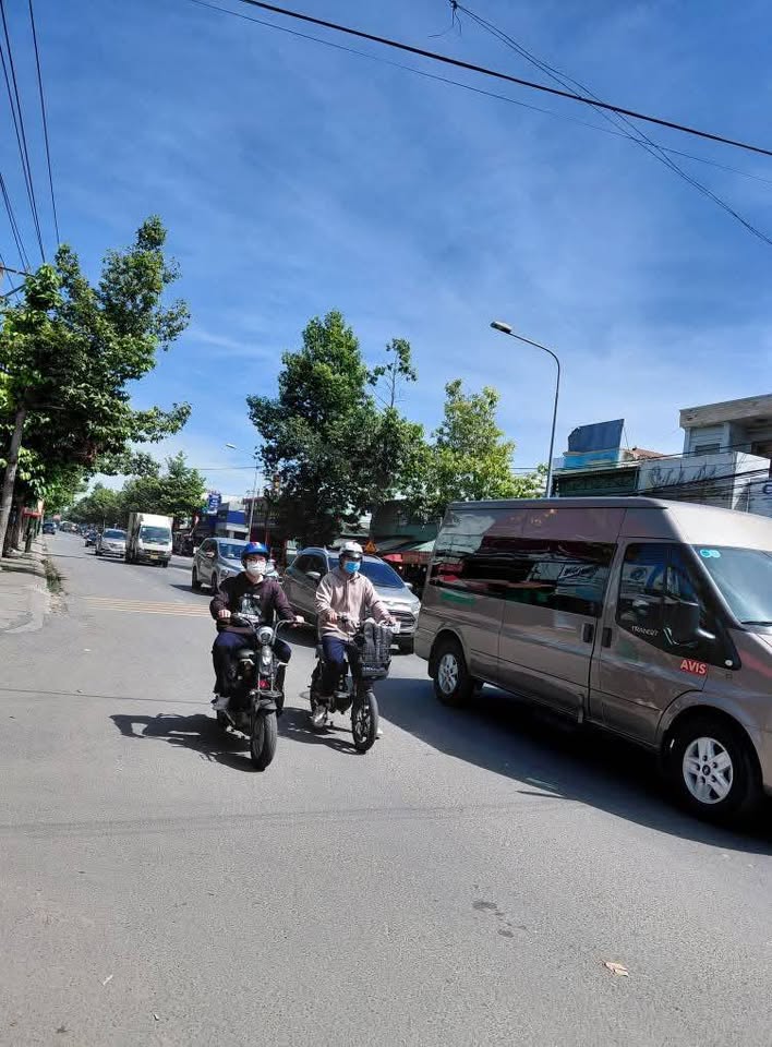 Nhà góc 2 mặt tiền Nguyễn Thị Minh Khai, Dĩ An 101m2, sổ hồng riêng, giá tốt