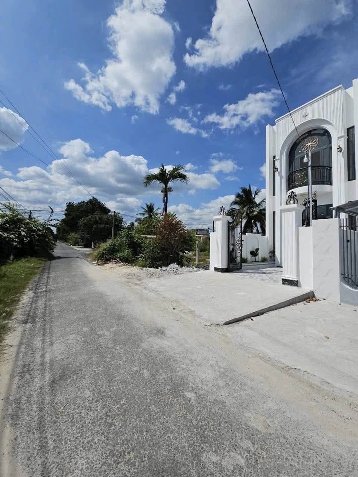 Bán nhà 3 phòng ngủ, sân ô tô tại hẻm 38 Trần Phú, Tây Ninh - 1.79 tỷ