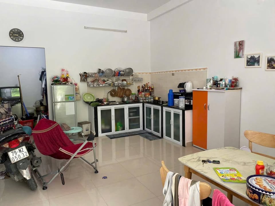 Nhà mặt tiền Triệu Quang Phục 64,2m2, 3 phòng ngủ, 5,3 tỷ, cách biển 400m