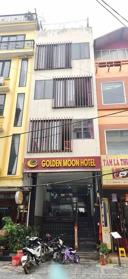 Bán khách sạn 5 tầng kinh doanh ổn định, 96m2, cách hồ Sa Pa 100m