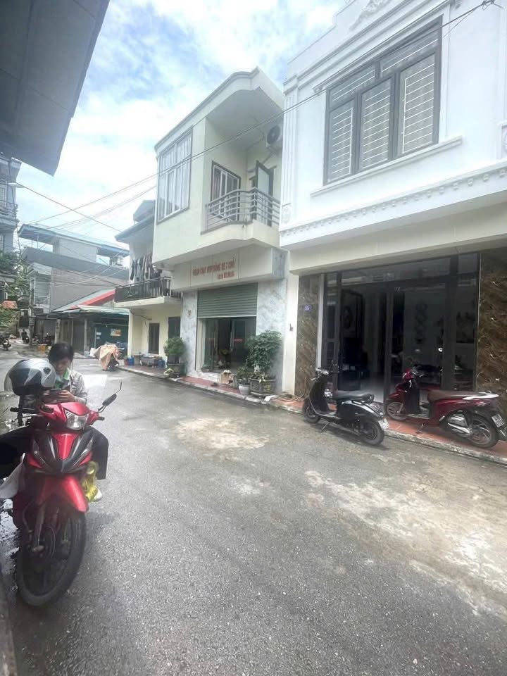 Nhà Cẩm Phả 63m2, 2,3 tỷ, ô tô đỗ cửa