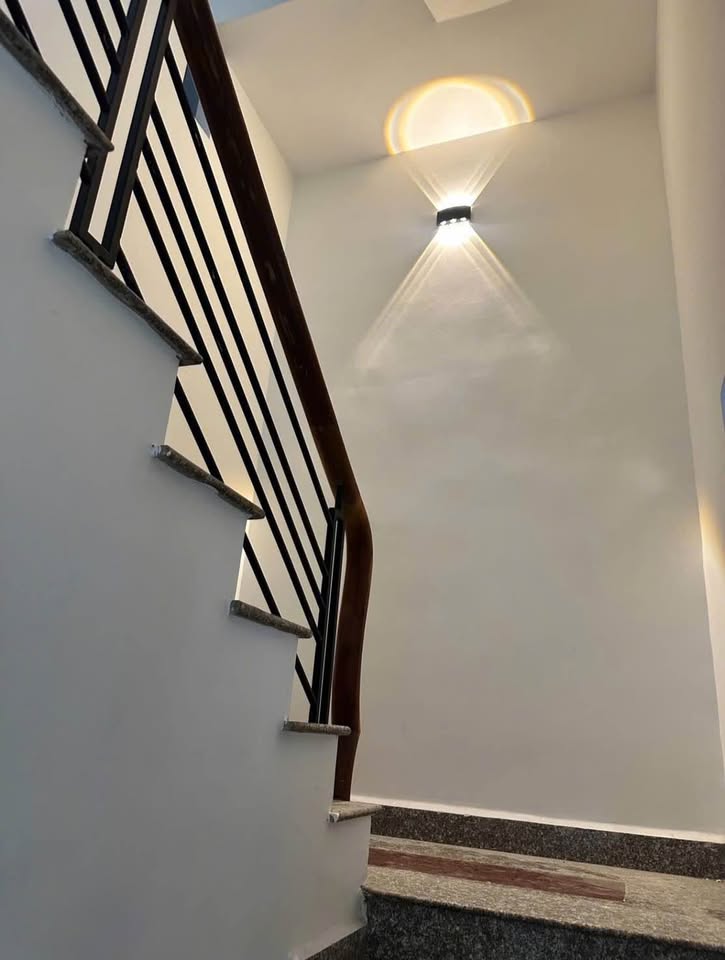 Nhà mặt tiền Đà Lạt 94m², 4 phòng ngủ, có hầm, giá 9.7 tỷ