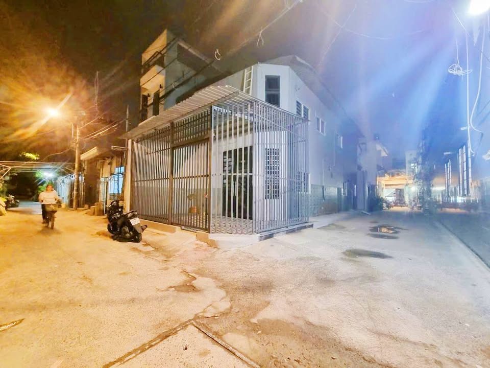 Bán nhà góc 2 mặt hẻm xe tải tại Quận 12, giáp ranh Gò Vấp và Quang Trung, giá chỉ 5.7 tỷ
