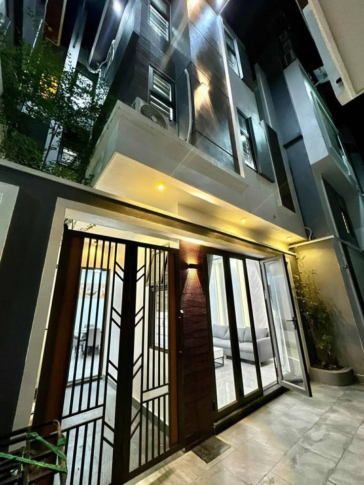 Bán nhà 3 tầng hiện đại, ngõ nông Nguyễn Bính, sổ đỏ vuông vắn