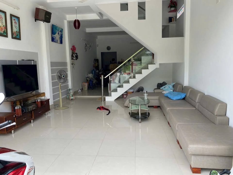 Nhà đẹp mê đúc, mặt tiền triệu đô, gần biển Nha Trang