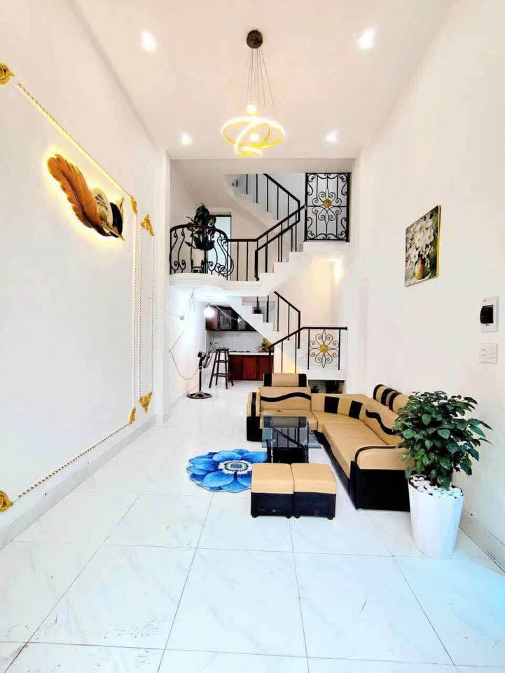 Nhà 3 tầng 22m² hướng Nam, Ngõ Nguyễn Hiền, Nam Định