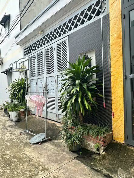 Nhà Trảng Dài 1,55 tỷ, gác đúc sân xe, gần công an phường