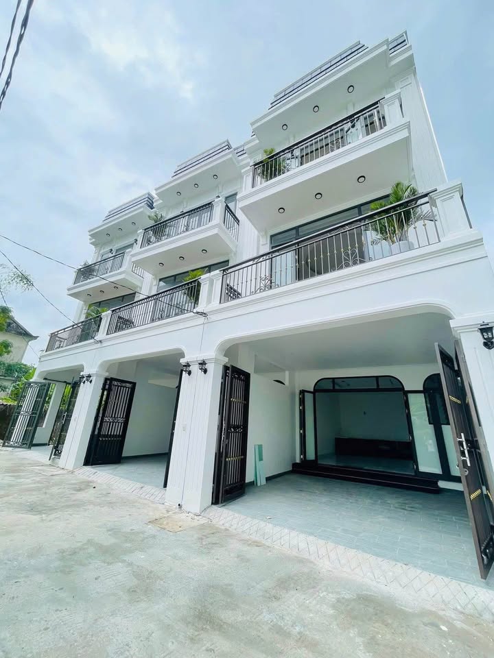 Nhà 3 tầng tân cổ điển - Huế, an cư lạc nghiệp, giá hời