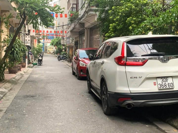 Ngõ kinh doanh sầm uất - ô tô đỗ ngày đêm - Xuân Thủy, Cầu Giấy