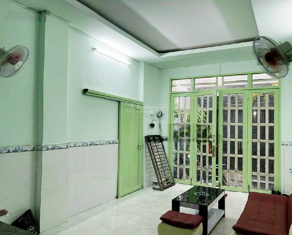 Chủ bán gấp nhà gần đại học Ngoại Thương, Phường 25 Bình Thạnh, DT 45m2, nhỉnh 4tỷ, sát hẻm xe hơi