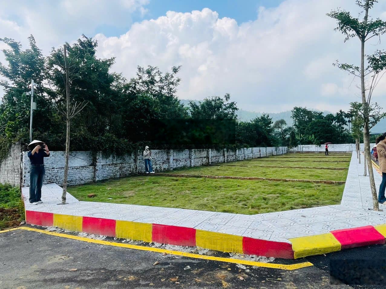 Rẻ không đâu rẻ hơn ! Chính chủ bán nhanh lô đất 100m full thổ cư giá chỉ 2 tỷ, mặt tiền 10m sẵn sổ