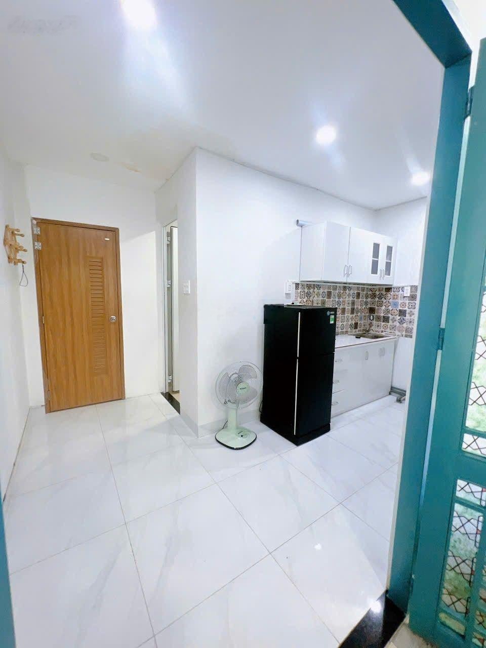 Cho thuê studio full nội thất | thang máy | bancol thoáng | ngay khu Phan Xích Long