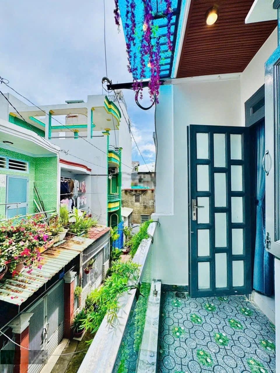 Bán nhà đúc 1 lầu hẻm 3m full nội thất kế bên trường và chợ