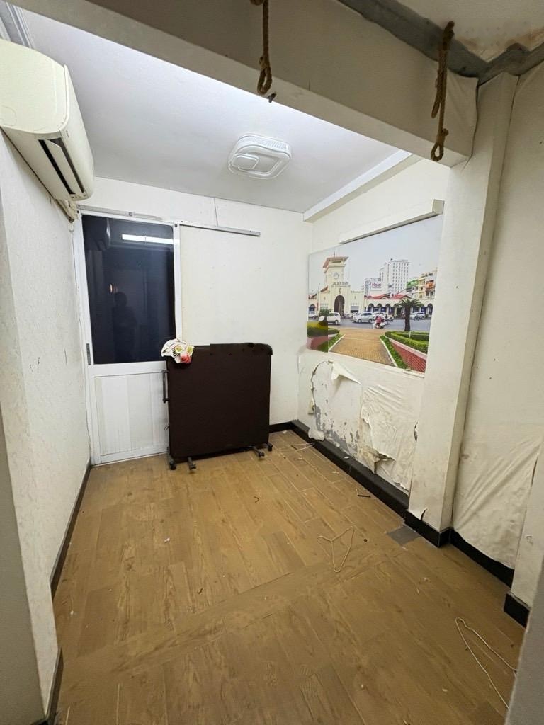 Giảm 900 triệu, giá mới chỉ 4.9 tỷ-sắp định cư cần bán gấp nhà 4 tầng phố tây bùi viện - 15,2m2