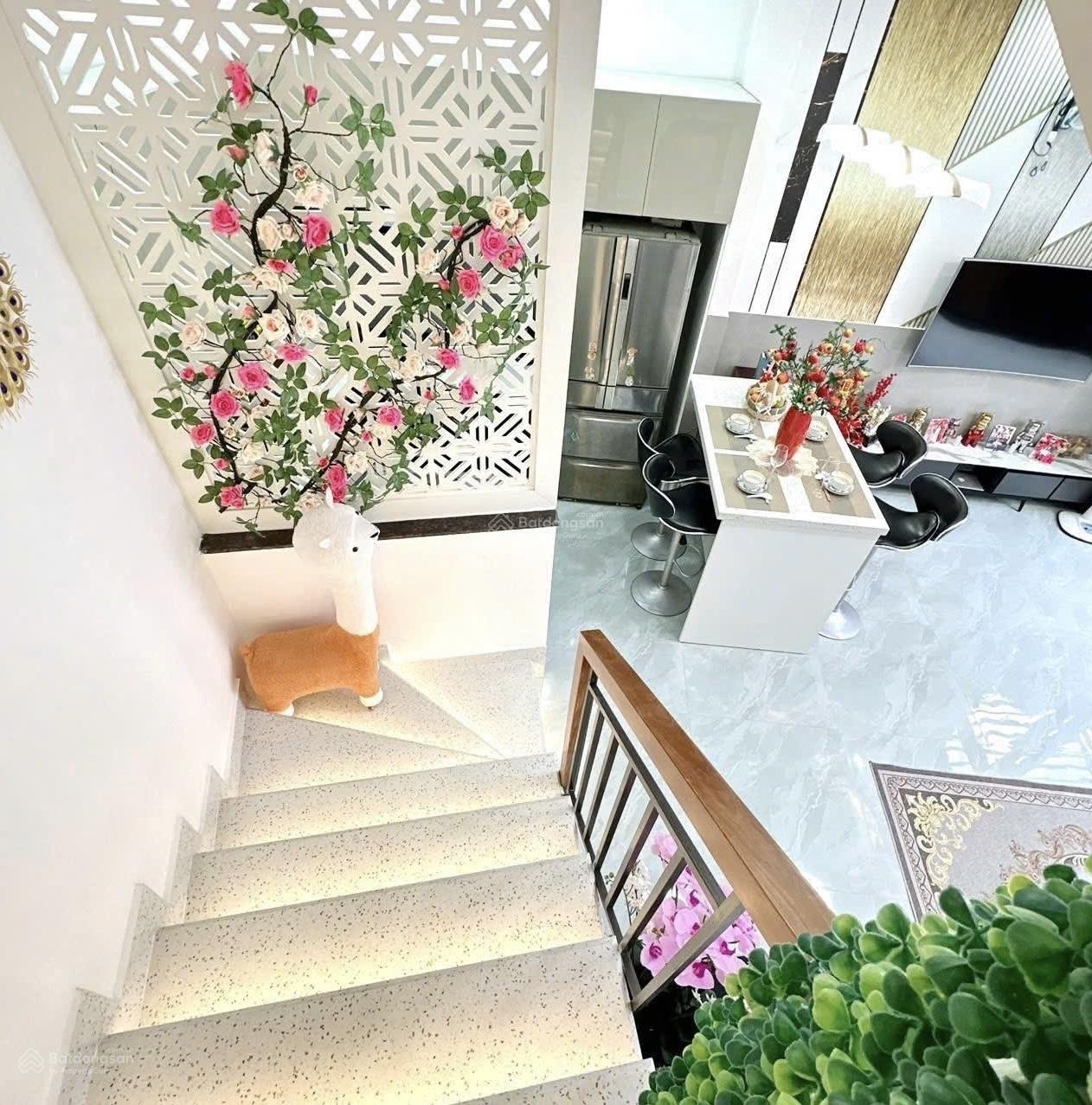 Rẻ - khu hiếm nhà - 3 tầng lầu - cạnh Cityland - Lotte Mart - đg Nguyễn Văn Lượng - kèm nội thất