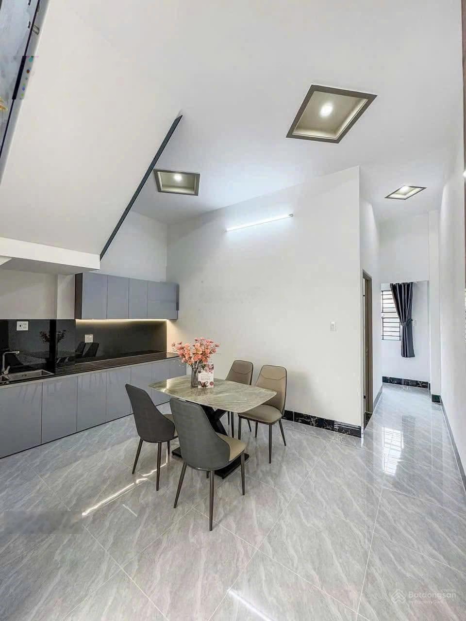 Bán gấp nhà chợ Vĩnh Lộc, 5x20m có 1 lầu. Giá 790 triệu. Cho thuê 19 triệu/tháng