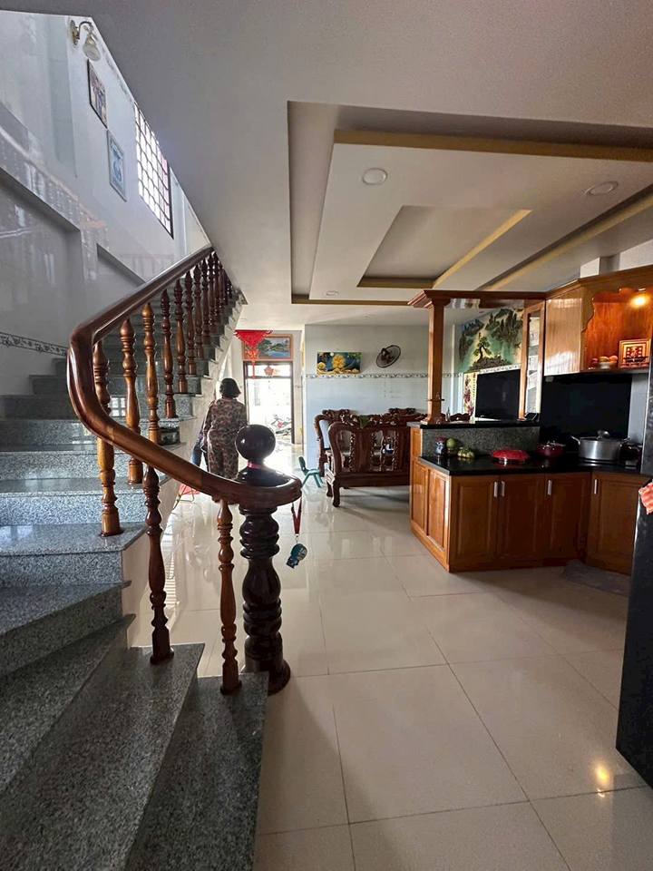 Nhà 2 mặt tiền đường ô tô, cách Quốc lộ 1A chỉ 50m - Giá sập sàn chỉ 2.5 tỷ