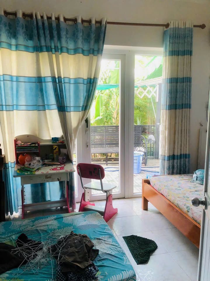 Nhà 2 lầu, 50m2, hẻm xe hơi Quận 9, giá 3,9 tỷ, vali vào ở ngay