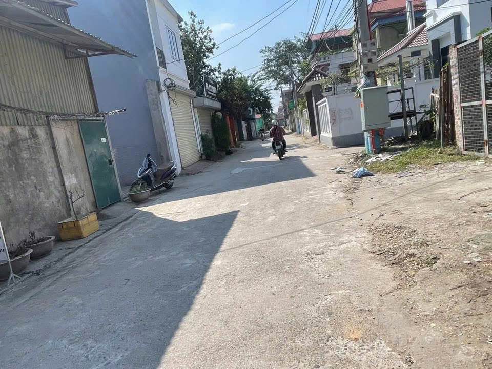 Đất Mê Linh - Hơn 100m², ô tô tránh, gần KĐT xịn sò, giá hời