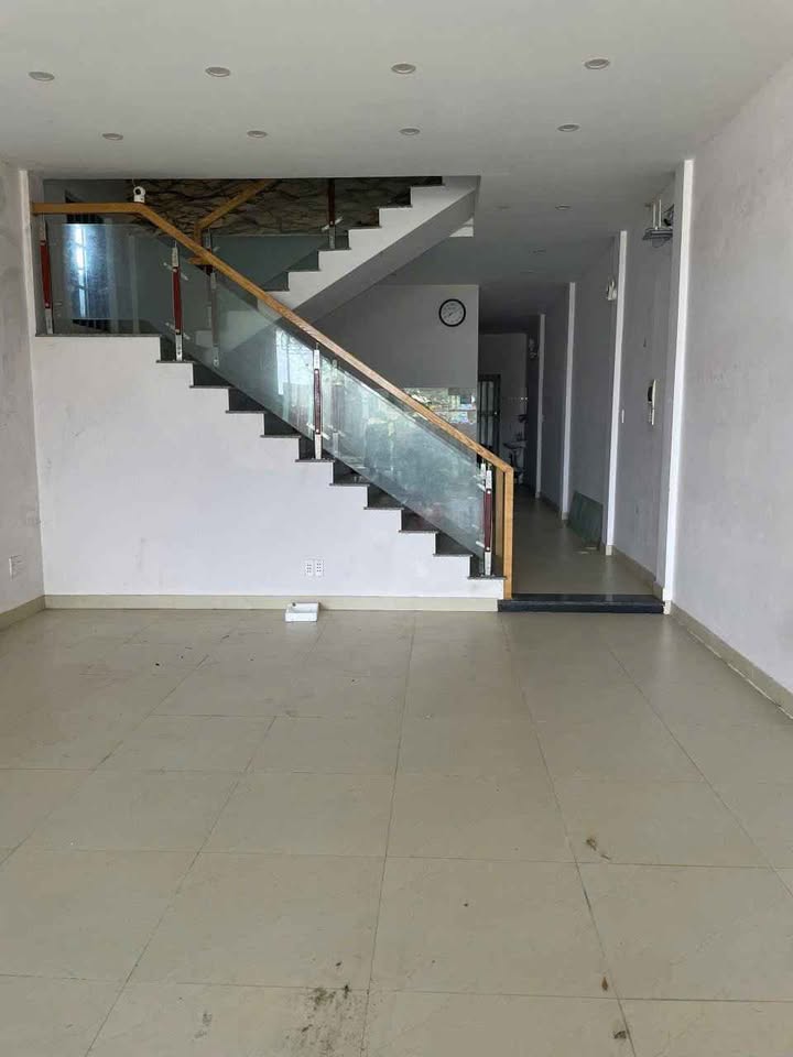 Nhà 2 tầng Hội An giá sập sàn, gần biển, đường 7,5m, ôtô đỗ cửa