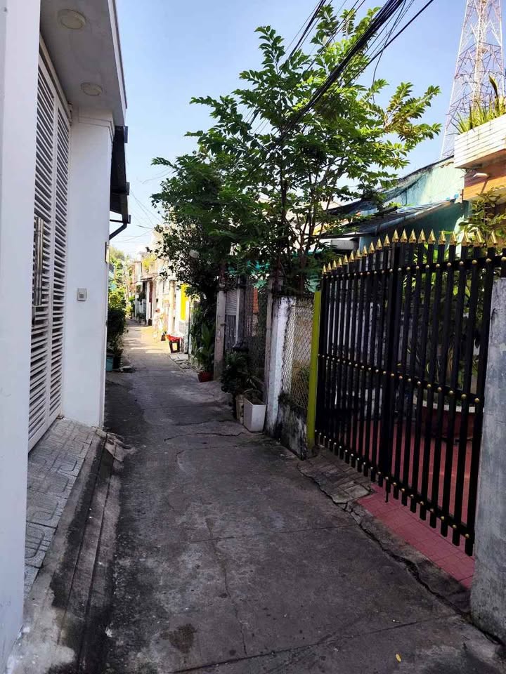 Nhà cũ 143m2, ngang 5m4, sát hồ Trúc Giang - Bến Tre, giá 1,65 tỷ