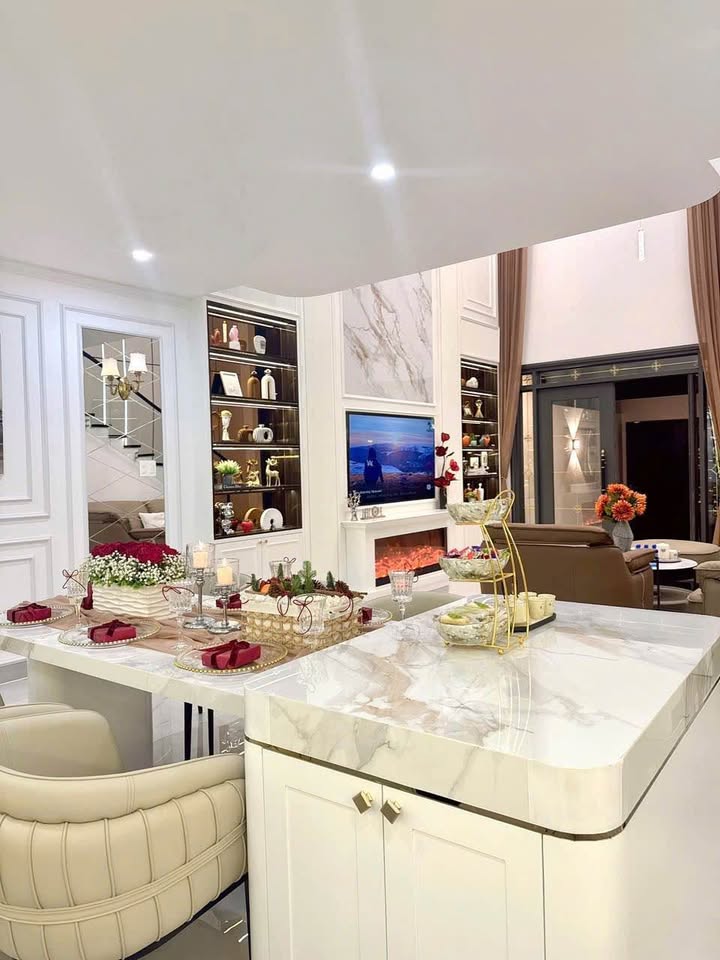 Nhà 3,88 tỷ, 230m2 xây dựng, full nội thất, hướng Đông tại Cưebur, Đắk Lắk