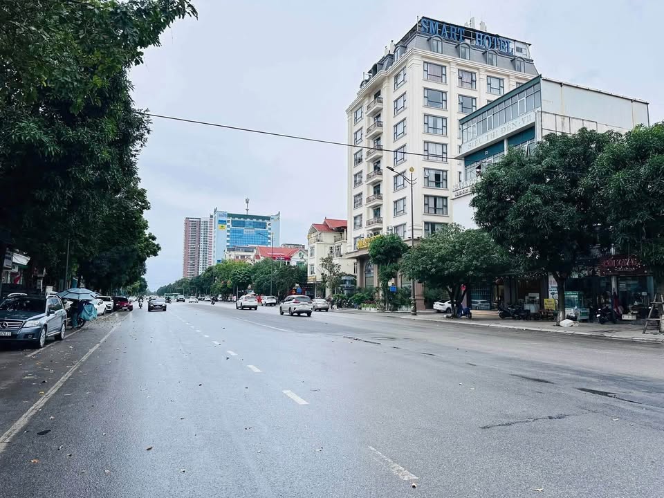 Bán nhà 5 tầng mặt đường Huyền Quang, kinh doanh sầm uất, dòng tiền ổn định, giá 2x tỷ